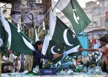 APP18-08
HYDERABAD: August 08 – A vendor displaying the national flags to attract the customers in connection with the upcoming Independence Day of Pakistan celebrations as the nation starts preparations to celebrate the Day in befitting manners. APP photo by Farhan Khan