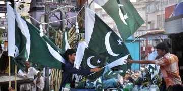 APP18-08
HYDERABAD: August 08 – A vendor displaying the national flags to attract the customers in connection with the upcoming Independence Day of Pakistan celebrations as the nation starts preparations to celebrate the Day in befitting manners. APP photo by Farhan Khan
